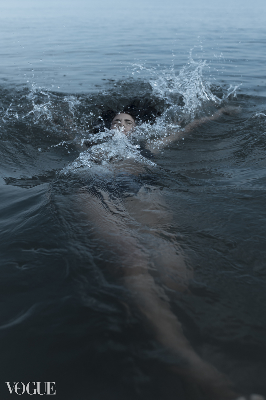 Model falling down in the sea